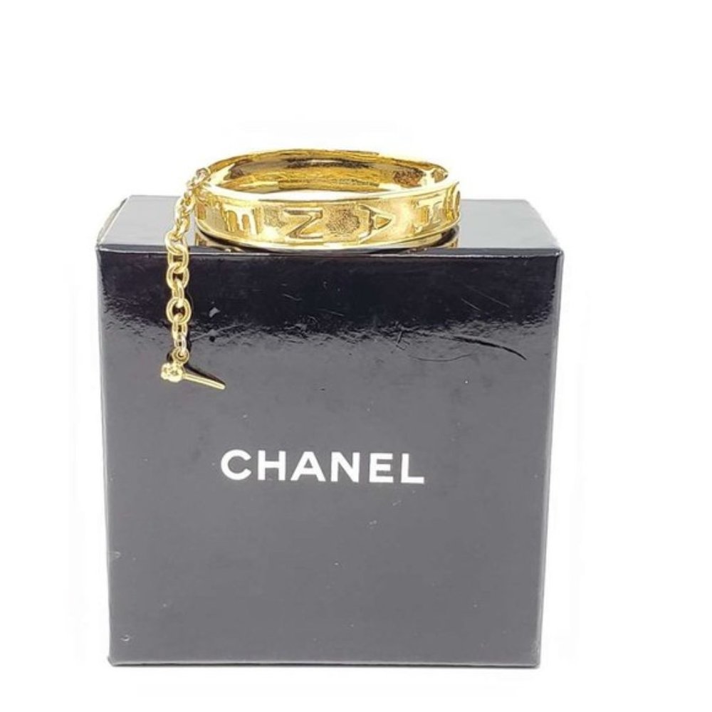 AUTH CHANEL VINTAGE LOGO LETTER BANGLE BRACELET - Picture 6 of 7